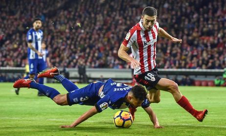 2-0. El Athletic le gana el derbi al Alavés y ya mira a Europa 2-0. El Athletic le gana el derbi al Alavés y ya mira a Europa
