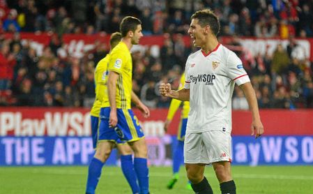 Ben Yedder celebra el tanto conseguido. Ben Yedder celebra el tanto conseguido.