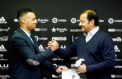 El Valencia confirma la contratación de Coquelin hasta junio de 2022 El Valencia confirma la contratación de Coquelin hasta junio de 2022