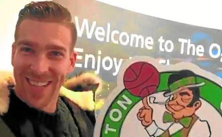 Adrián apoyó a los verdes de Boston ante Philadelphia. Adrián apoyó a los verdes de Boston ante Philadelphia.