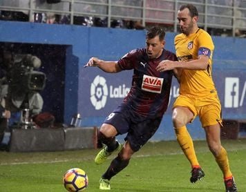 Godín, baja por cinco amarillas contra el Girona Godín, baja por cinco amarillas contra el Girona