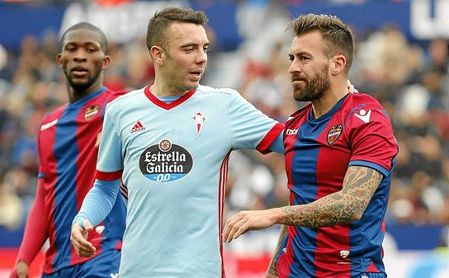 Aspas, con Luna durante el Levante-Celta. Aspas, con Luna durante el Levante-Celta.