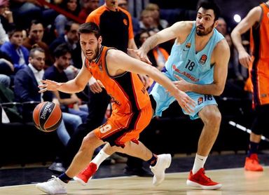 81-76. Un evolucionado y vibrante Valencia derrota e iguala a un básico Barça 81-76. Un evolucionado y vibrante Valencia derrota e iguala a un básico Barça