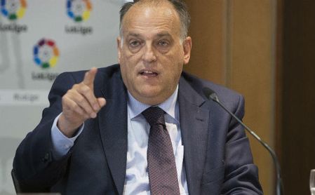 Tebas sobre la visita de los Biris: "Vamos a investigar quiénes han sido e intentar expulsarlos del Sevilla" Tebas sobre la visita de los Biris: "Vamos a investigar quiénes han sido e intentar expulsarlos del Sevilla"