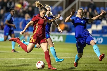 2-0. España gana a las campeonas de Europa con goles de Putellas y Gili 2-0. España gana a las campeonas de Europa con goles de Putellas y Gili