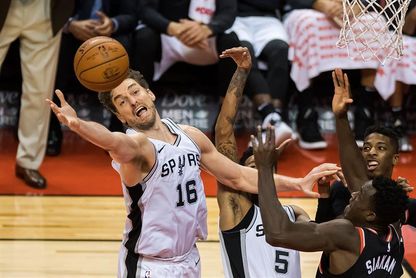 86-83. Lowry y Valanciunas deciden victoria de Raptors frente a Spurs 86-83. Lowry y Valanciunas deciden victoria de Raptors frente a Spurs