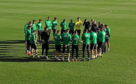 Francis, con el grupo; Mandi se prueba hoy Francis, con el grupo; Mandi se prueba hoy