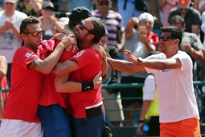 3-1. Chile gana la serie por primera ronda del Grupo I de la Copa Davis y se cita con Argentina 3-1. Chile gana la serie por primera ronda del Grupo I de la Copa Davis y se cita con Argentina