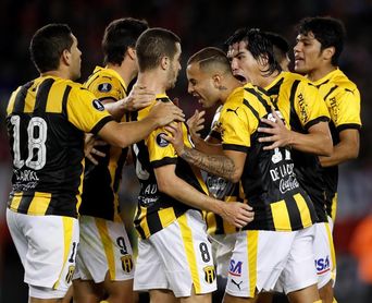 Guaraní golea y se convierte en el primer líder del Apertura en Paraguay Guaraní golea y se convierte en el primer líder del Apertura en Paraguay