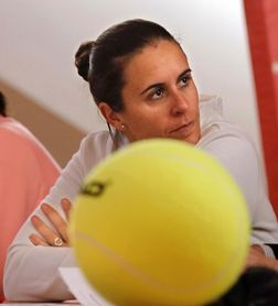 Anabel Medina dirige su primer entrenamiento en Italia Anabel Medina dirige su primer entrenamiento en Italia