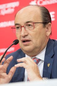 El presidente del Sevilla FC José Castro declarará el día 26 por el uso de una cuenta del club El presidente del Sevilla FC José Castro declarará el día 26 por el uso de una cuenta del club