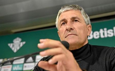 Setién reconoce que buscan un central o un medio Setién reconoce que buscan un central o un medio