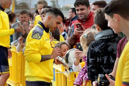 Jonathan Viera propone a Tana como su sucesor para liderar a la UD Las Palmas Jonathan Viera propone a Tana como su sucesor para liderar a la UD Las Palmas