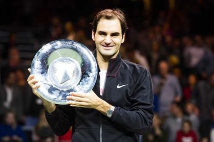 Federer triunfa en Rotterdam y desplaza a Nadal al segundo puesto Federer triunfa en Rotterdam y desplaza a Nadal al segundo puesto