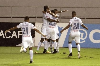 Olimpia y el Red Bulls comienzan a puerta cerrada la lucha por un cupo en cuartos Olimpia y el Red Bulls comienzan a puerta cerrada la lucha por un cupo en cuartos