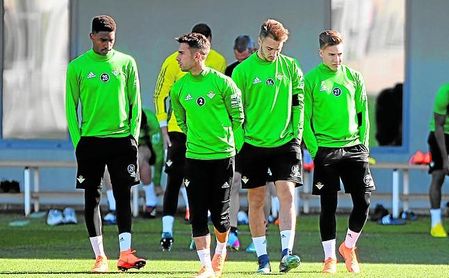 De izquierda a derecha, los canteranos Junior Firpo, Rafa Navarro, Loren Morón y Francis Guerrero. De izquierda a derecha, los canteranos Junior Firpo, Rafa Navarro, Loren Morón y Francis Guerrero.