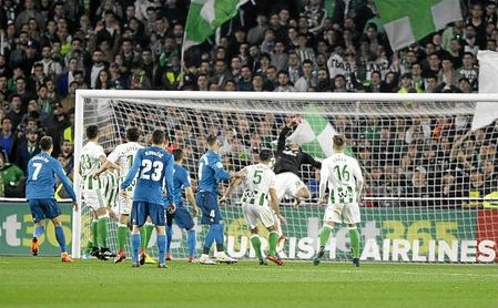 La prioridad está atrás. La prioridad está atrás.