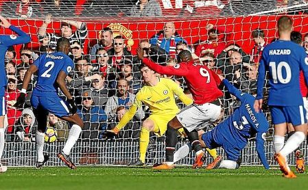 Lukaku hizo el gol del empate para el Manchester United. Lukaku hizo el gol del empate para el Manchester United.