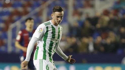 Fabián se ha asentado en el once. Fabián se ha asentado en el once.