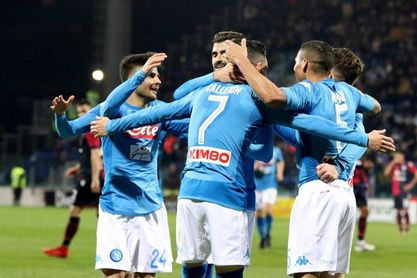 El Nápoles arrolla 5-0 al Cagliari y se escapa en lo más alto de la Serie A El Nápoles arrolla 5-0 al Cagliari y se escapa en lo más alto de la Serie A