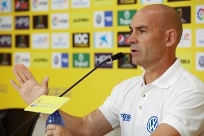 Jémez descarta al nigeriano Ezekiel y llama a Expósito frente al Barcelona Jémez descarta al nigeriano Ezekiel y llama a Expósito frente al Barcelona