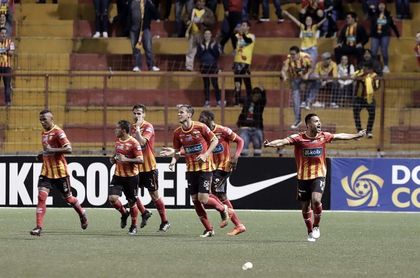 El Herediano buscará despuntar como líder al enfrentarse al Alajuelense El Herediano buscará despuntar como líder al enfrentarse al Alajuelense