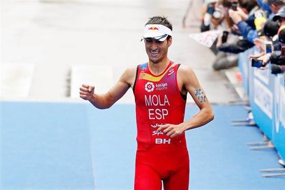 Mario Mola inicia la defensa del título con un segundo puesto en Abu Dabi Mario Mola inicia la defensa del título con un segundo puesto en Abu Dabi
