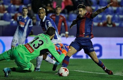 El Levante y Muñiz se juegan ante un Espanyol al alza su particular bola de partido El Levante y Muñiz se juegan ante un Espanyol al alza su particular bola de partido