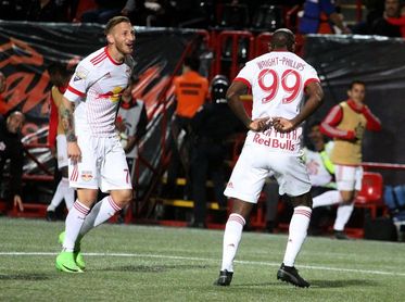 0-2. El Red Bulls sorprende y vence al Tijuana con un doblete de Wright-Phillips 0-2. El Red Bulls sorprende y vence al Tijuana con un doblete de Wright-Phillips