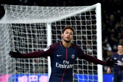 Un triste Neymar se lamenta por no haber ayudado al PSG Un triste Neymar se lamenta por no haber ayudado al PSG