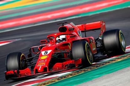 El Ferrari de Vettel vuela en una jornada de máxima actividad en Montmeló El Ferrari de Vettel vuela en una jornada de máxima actividad en Montmeló