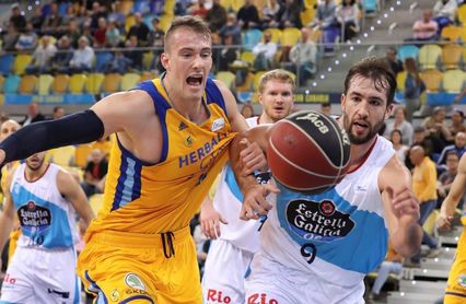 82-64. El Gran Canaria, directo al play off ante un Obradoiro que acabó hundido 82-64. El Gran Canaria, directo al play off ante un Obradoiro que acabó hundido