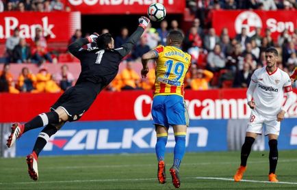 Rodrigo lleva más goles este año que en los 3 anteriores en Valencia juntos Rodrigo lleva más goles este año que en los 3 anteriores en Valencia juntos