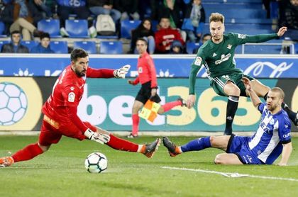 El Betis ya mira al Espanyol con la baja segura de Javi García El Betis ya mira al Espanyol con la baja segura de Javi García