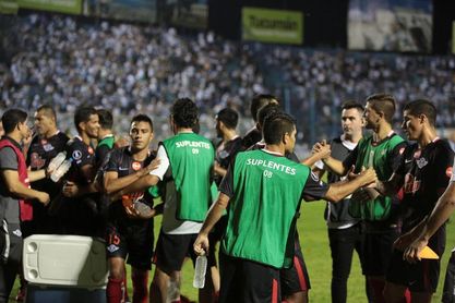 0-2. Libertad vence a Atlético Tucumán a domicilio y lidera el Grupo C 0-2. Libertad vence a Atlético Tucumán a domicilio y lidera el Grupo C