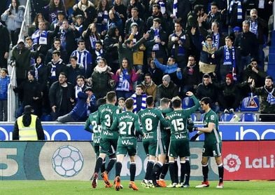La LFP denuncia insultos al Real Betis y a Antonio Adán en Mendizorroza La LFP denuncia insultos al Real Betis y a Antonio Adán en Mendizorroza