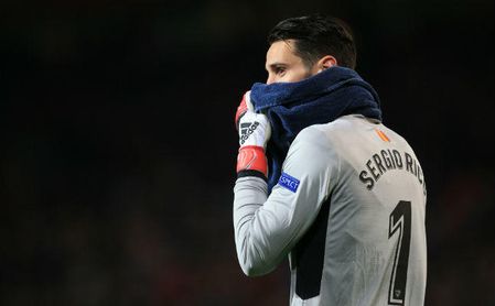 Sergio Rico en Old Trafford tras el pase a cuartos del final de la Champions League Sergio Rico en Old Trafford tras el pase a cuartos del final de la Champions League