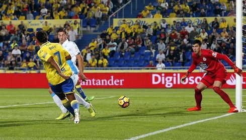 Deportivo y Las Palmas se juegan la vida Deportivo y Las Palmas se juegan la vida