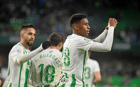Tras abrir Junior la lata perica, todo fue más fácil para el Betis. Tras abrir Junior la lata perica, todo fue más fácil para el Betis.