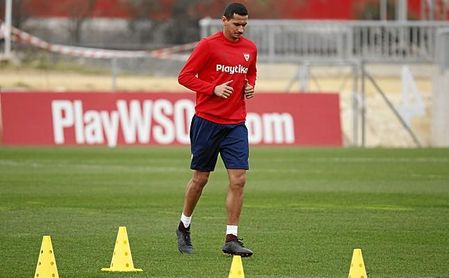 Ganso se limita a entrenarse, y sólo de vez en cuando. Ganso se limita a entrenarse, y sólo de vez en cuando.