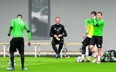 Guardado vuelve a una convocatoria sin Joaquín. Guardado vuelve a una convocatoria sin Joaquín.