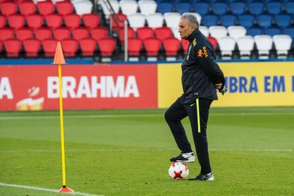 Brasil se entrena en Moscú con madridistas y barcelonistas, pero sin Sandro Brasil se entrena en Moscú con madridistas y barcelonistas, pero sin Sandro