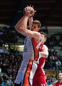 89-93. Valencia suma otra victoria de mérito en Milan pendiente de Van Rossom 89-93. Valencia suma otra victoria de mérito en Milan pendiente de Van Rossom