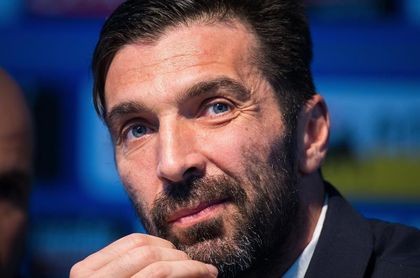 Buffon: "¿Messi o Cristiano? Son diferentes, pero los dos dan mucho miedo" Buffon: "¿Messi o Cristiano? Son diferentes, pero los dos dan mucho miedo"