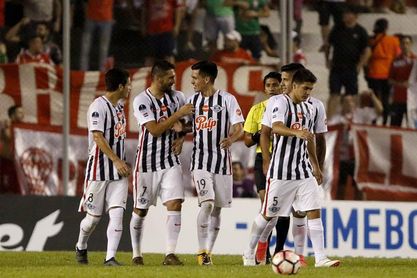 Nacional y Libertad empatan y dejan escapar al líder Olimpia Nacional y Libertad empatan y dejan escapar al líder Olimpia