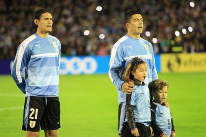 2-0. Suárez y Cavani meten a Uruguay en la final de la China Cup contra Gales 2-0. Suárez y Cavani meten a Uruguay en la final de la China Cup contra Gales