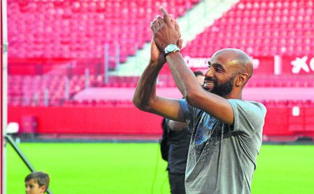 Kanouté pide "tiempo" para Montella Kanouté pide "tiempo" para Montella