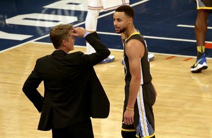 106-94. Curry vuelve tras su lesión y se lastima de nuevo en el triunfo de los Warriors 106-94. Curry vuelve tras su lesión y se lastima de nuevo en el triunfo de los Warriors