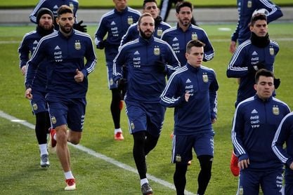 La Argentina de Messi desafía la espiral de ilusión de la Roja La Argentina de Messi desafía la espiral de ilusión de la Roja