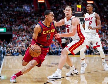 98-79. Olynyk y los Heat se acercan a las finales 98-79. Olynyk y los Heat se acercan a las finales